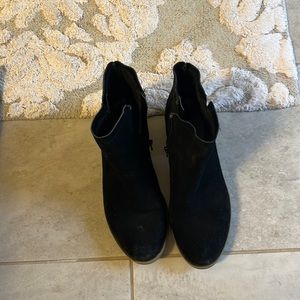 Kenzie black booties size 7.5